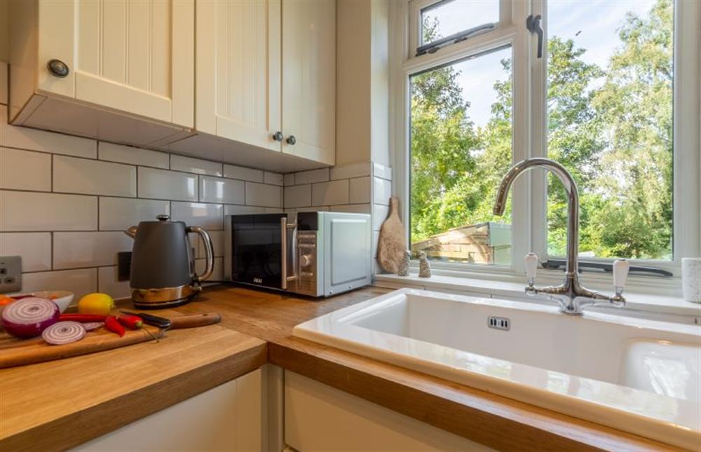 Ground floor: Beautiful kitchen in keeping with the cottage at Willow Cottage, North Creake near Fakenham