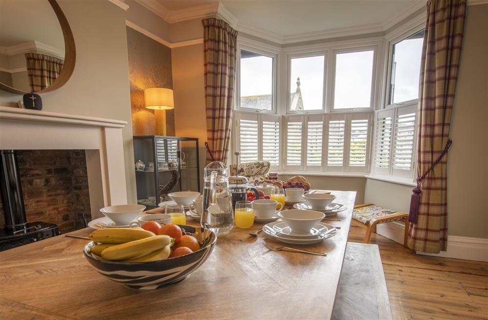 Dining room with seating for six guests at Willow Garth, Leyburn