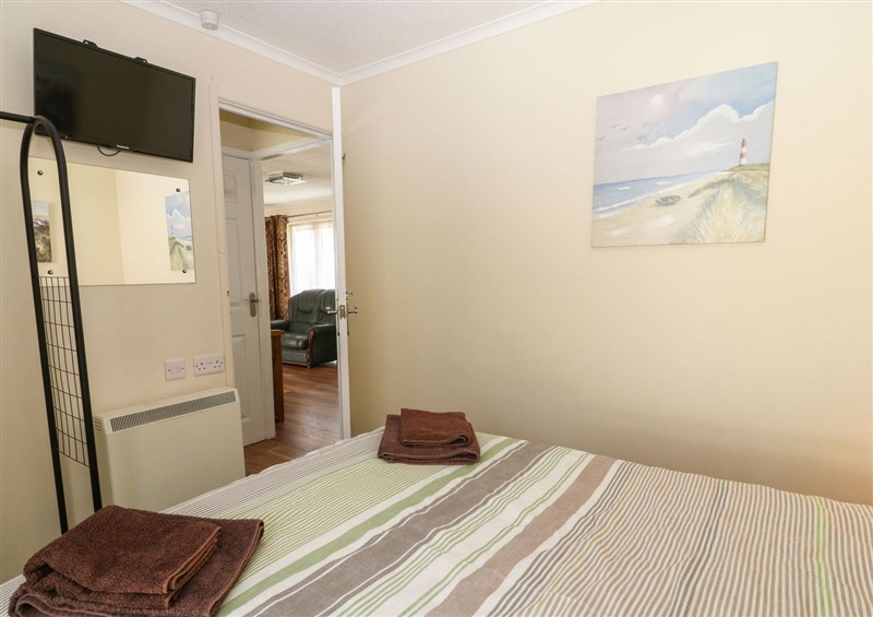 A bedroom in Willow Lodge at Willow Lodge, Rosecraddoc Lodge near Liskeard