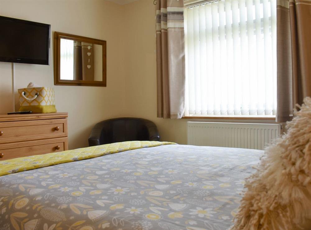 Comfortable double bedroom (photo 2) at Willow Tree Lodge in Whitwell, near Ventnor, Isle of Wight