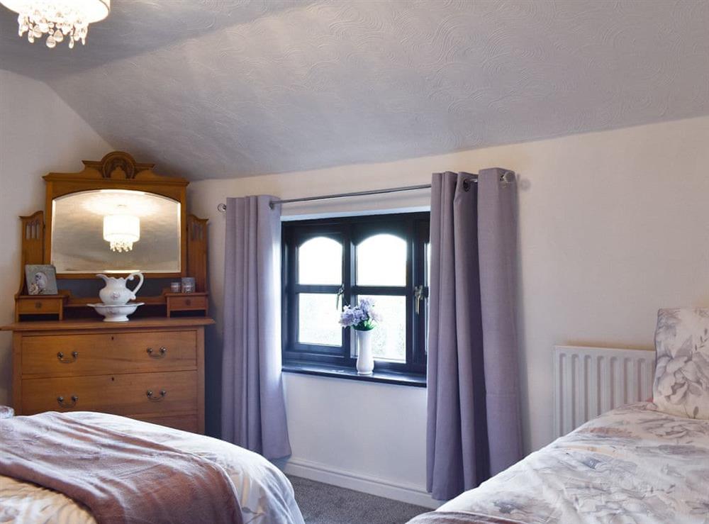 Comfortable twin bedroom at Wilma Cottage in Geldeston, near Beccles, Suffolk