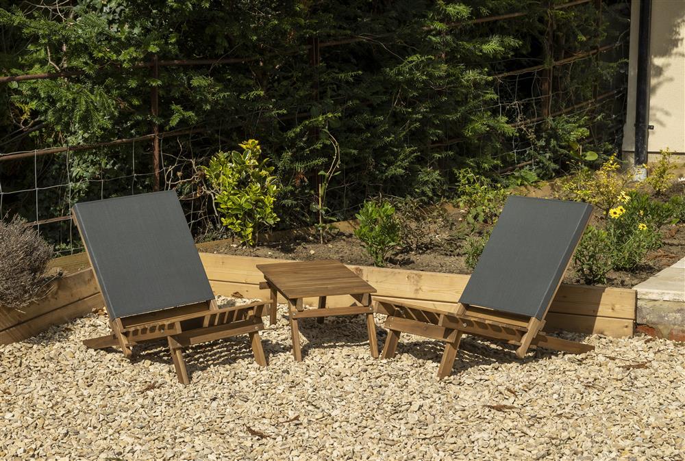 Enjoy some sunshine in the west facing, sun trap private garden at Winacres Cottage, Box, near Stroud