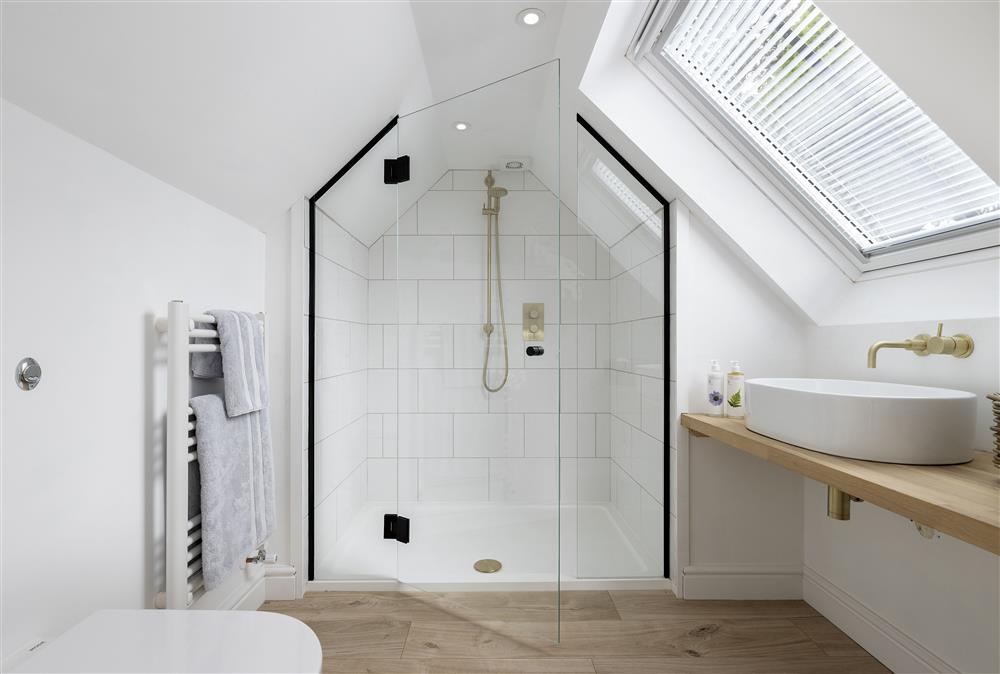 First floor: Luxurious shower room in the first floor master suite at Winacres Cottage, Box, near Stroud