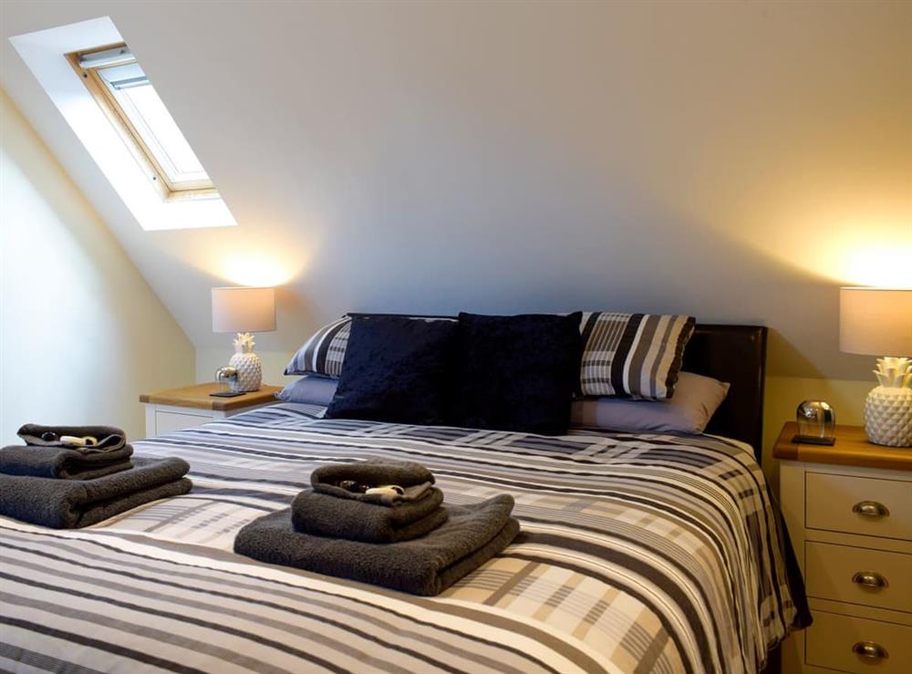 Comfortable bedroom with en-suite at Windhover in Glasbury, near Hay-on-Wye, Powys