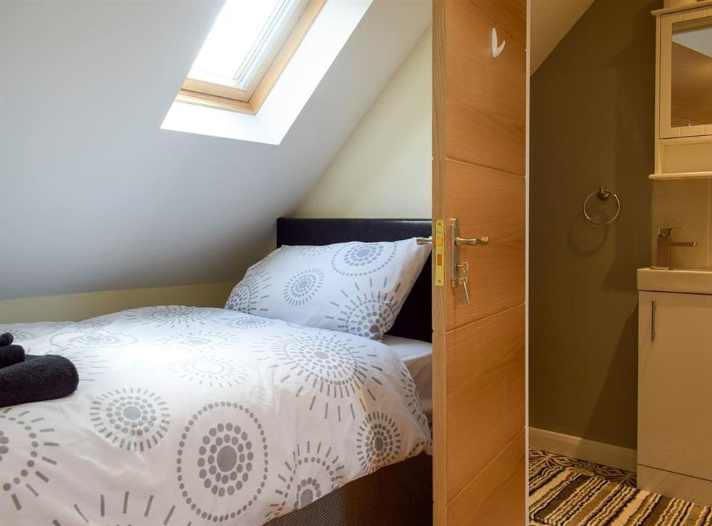 Twin bedroom with en-suite (photo 2) at Windhover in Glasbury, near Hay-on-Wye, Powys