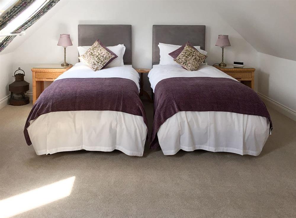 Cosy and inviting twin bedded room at Windmill Barn in Windmill Hill, near Hailsham, East Sussex