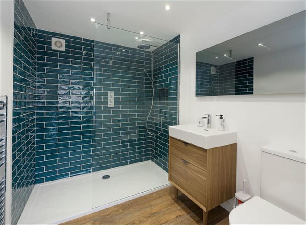 Modern en-suite shower room at The Cart Barn, 