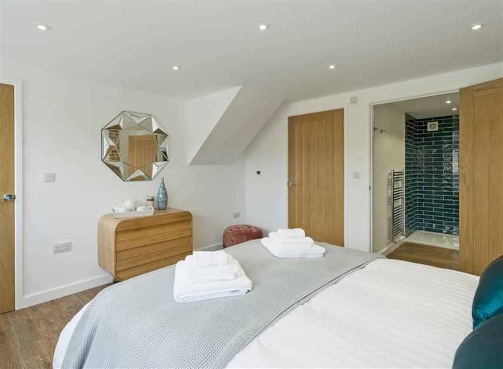 Spacious double bedroom with en-suite (photo 2) at The Cart Barn, 