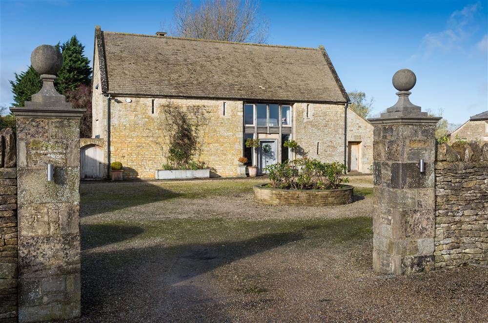 Wonderful planted centre piece in front of Windrush, Elkstone, Cheltenham