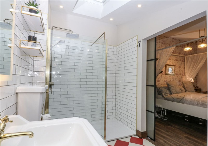 Bathroom at Windyridge, Gwaenysgor