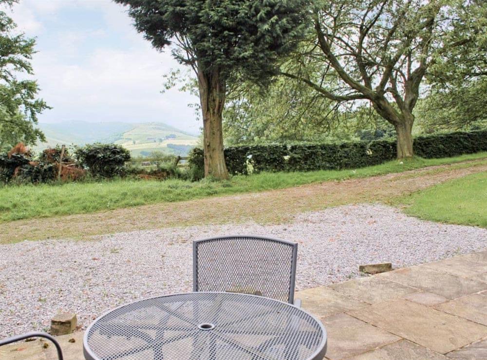 Sitting-out-area at Winhill Cottage in Bamford, South Yorkshire