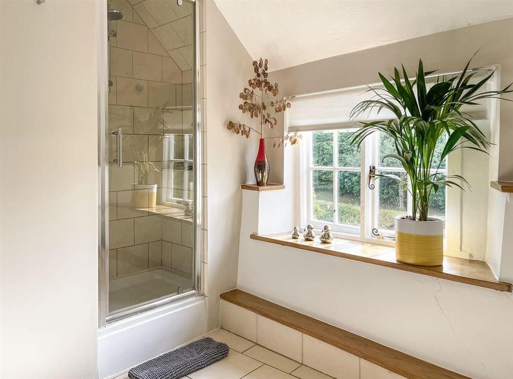 Bathroom at Winkle Cottage in Calbourne, Isle of Wight