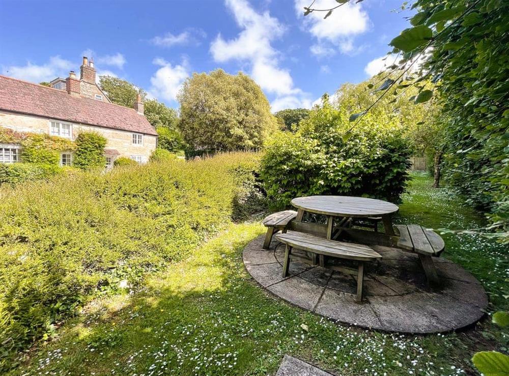Garden at Winkle Cottage in Calbourne, Isle of Wight