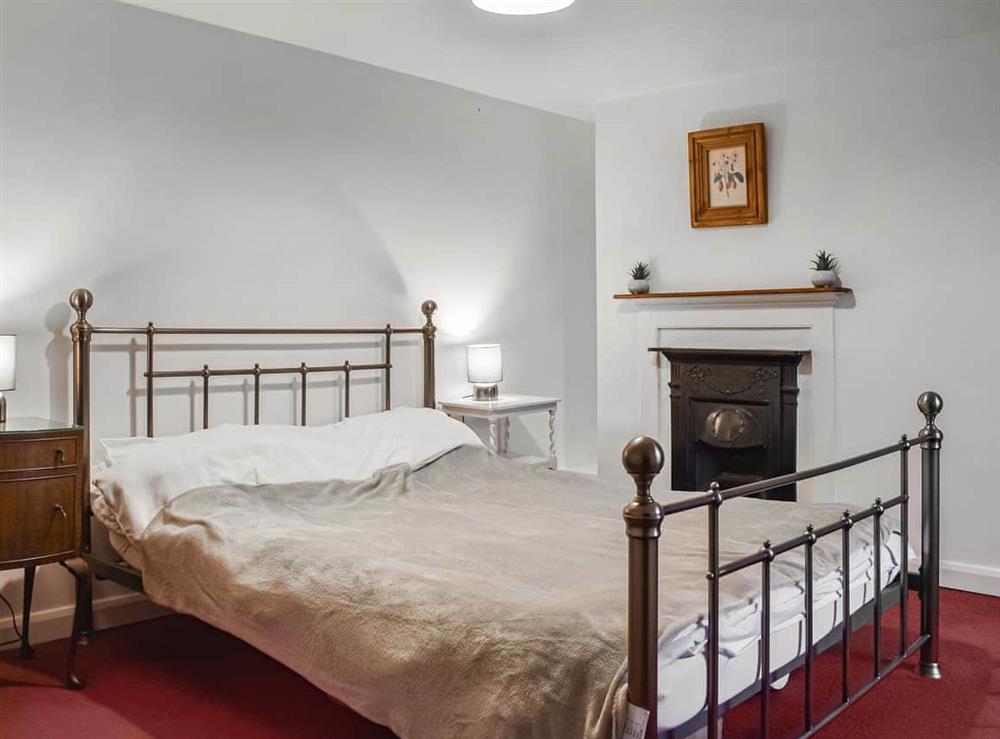 Double bedroom at Winsbeer Cottage in Buckland Monachorum, Devon