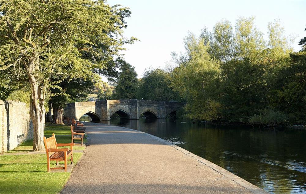 Nearby is the small market town of Bakewell located on the River Wye