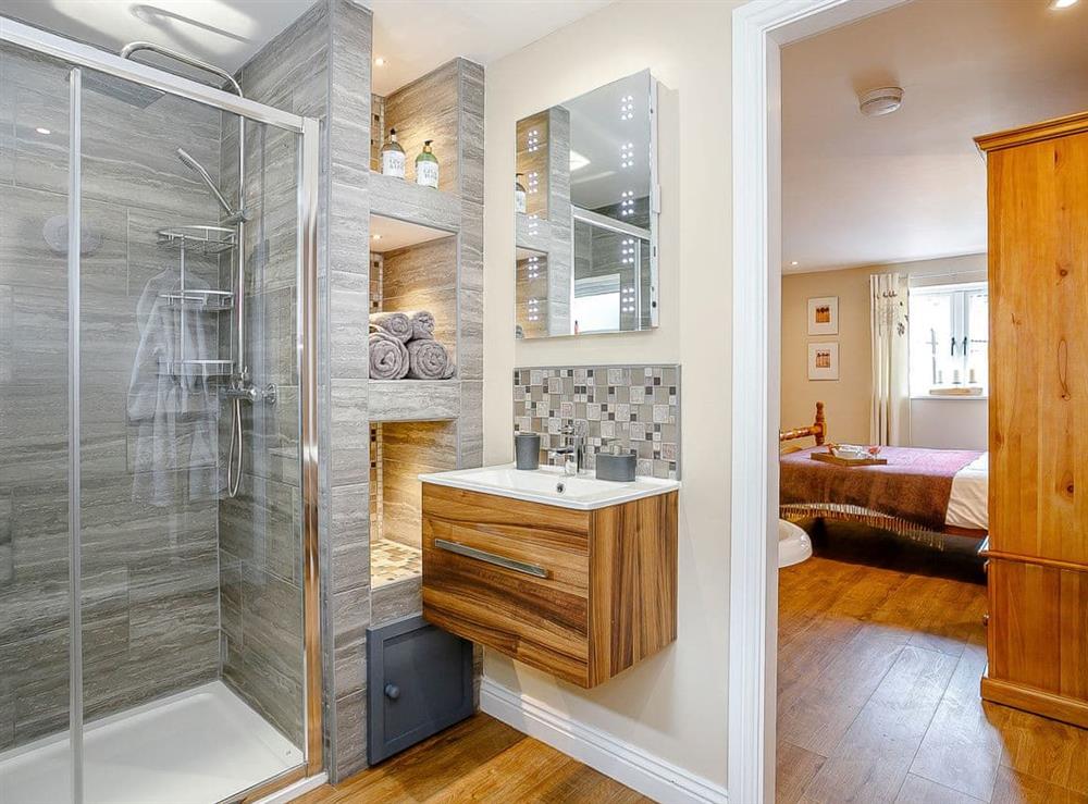 En-suite shower room at Wits End Cottage in Roughton, near Woodhall Spa, Lincolnshire
