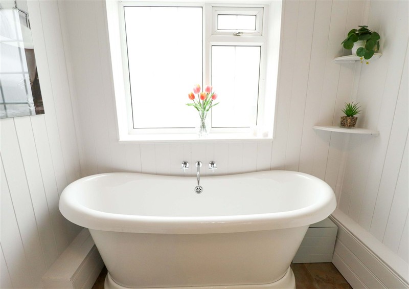 Bathroom at Wood Farm Cottage, Stickney near East Kirkby