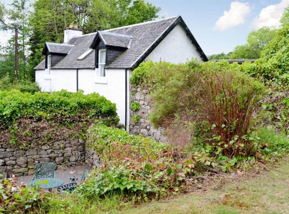 Exterior & garden at Woodbine Cottage in Fort Augustus, Loch Ness, Highland