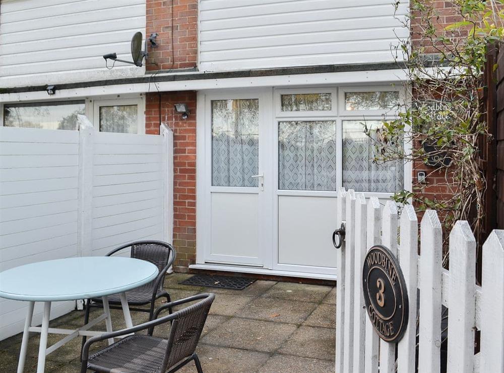 Lovely courtyard with table and chairs at Woodbine Cottage in Ludham, Norfolk