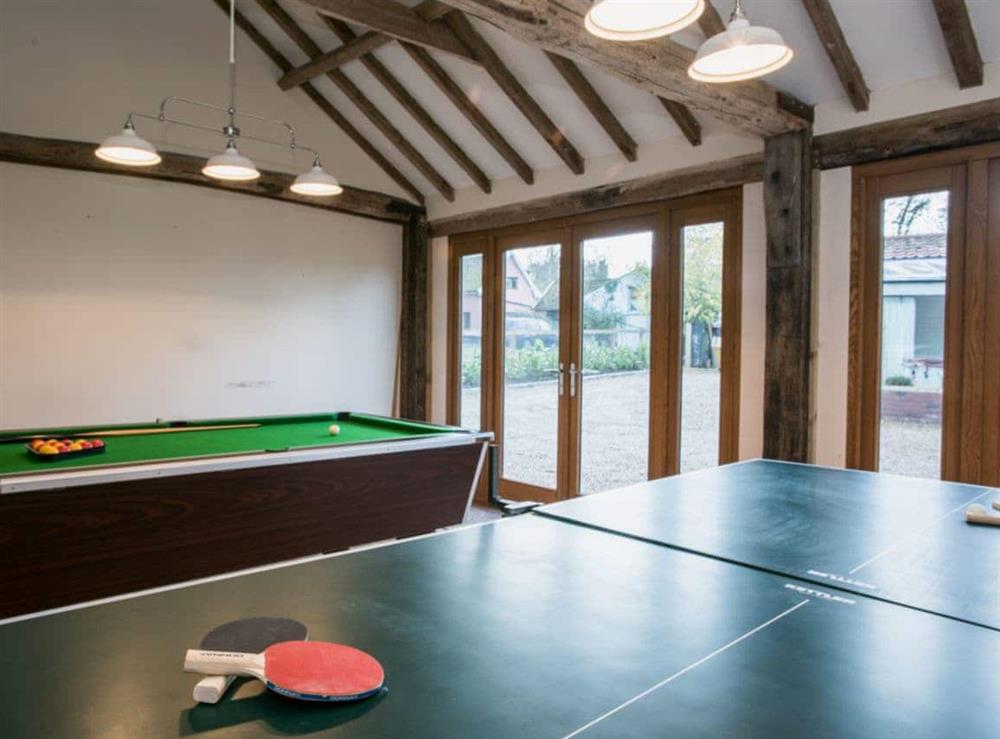 External games room with table tennis and pool table (photo 2) at Woodcrest Farm Barn in Roydon, near Diss, Norfolk