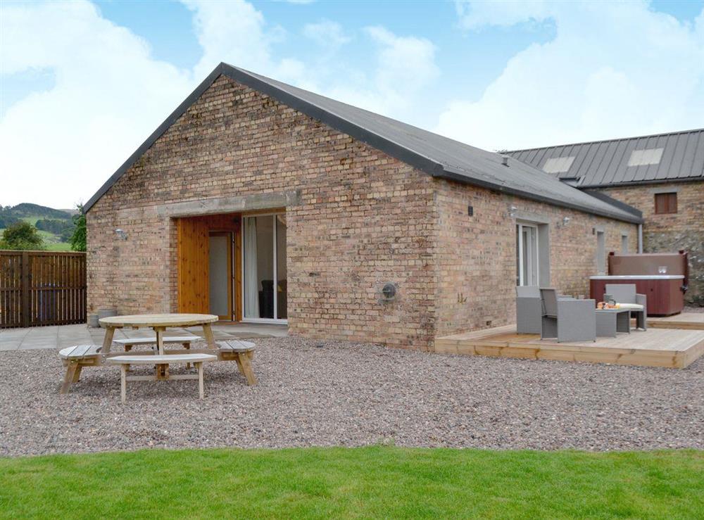 Well presented holiday home with hot tub at Woodend Barn in Auchterarder, Perthshire