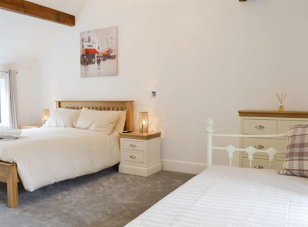 Large double bedroom with ‘day bed’ at Woodhouse View in Frodsham, Cheshire