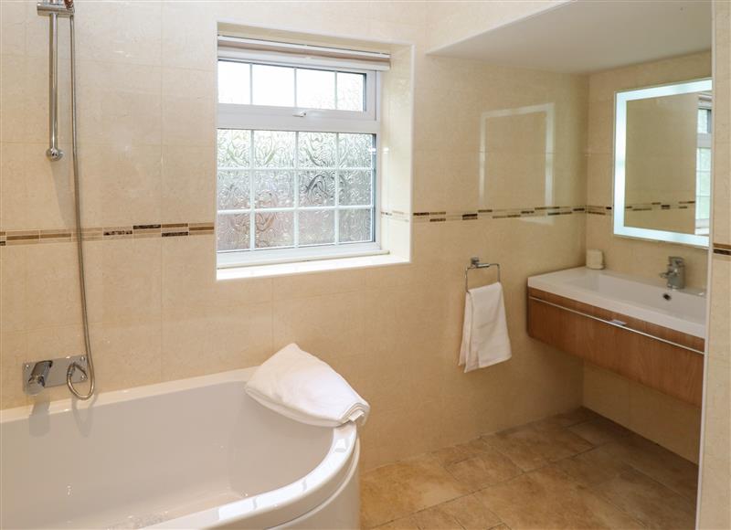 Bathroom (photo 2) at Woodland Lodge, Frithville