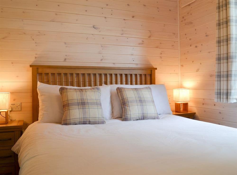 Warm and welcoming double bedroom with en-suite at Ben Wyvis, 