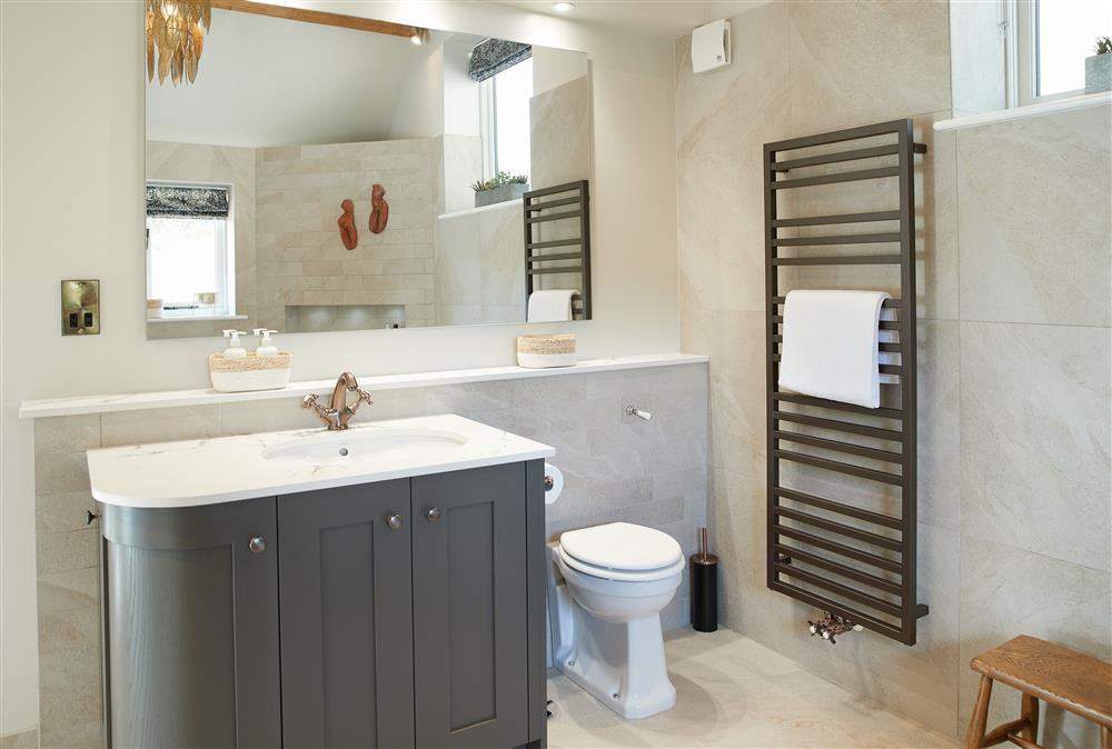 The bathroom leads into the bedroom at Woodland Retreat, Burton on Trent