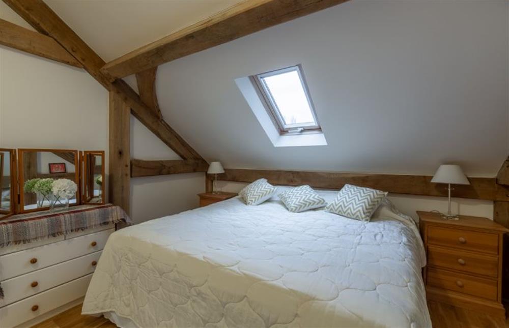 King-size bed with chest of drawers at Woodland Retreat Lodge, Brundish