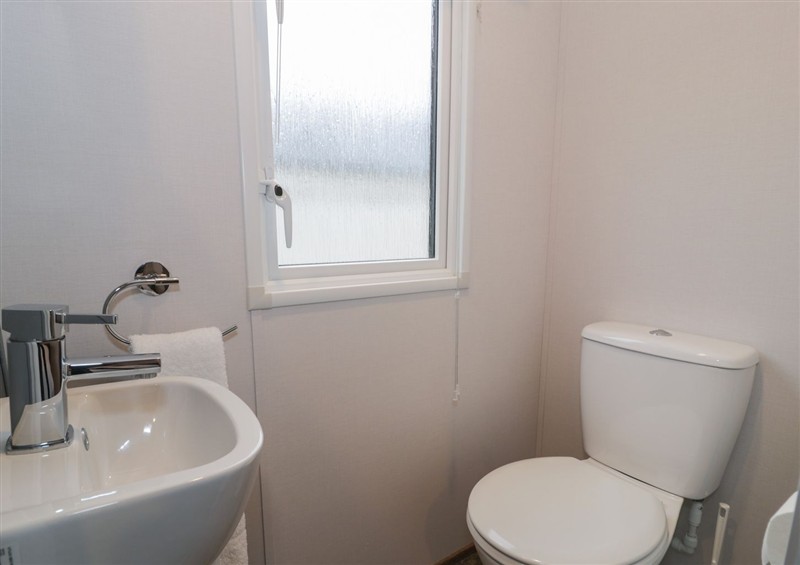 The bathroom at Woodlands Gold (WO 41), Ruthin