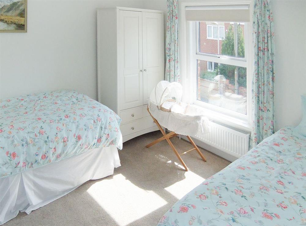 Twin bedroom with crib at Woodleigh in Sandown, Isle of Wight, England