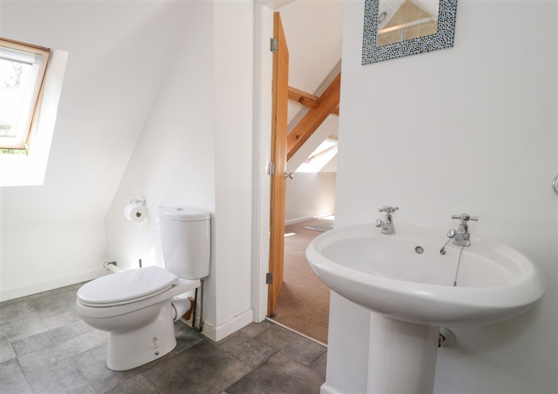 Bathroom at Woodpecker Cottage, Llangollen