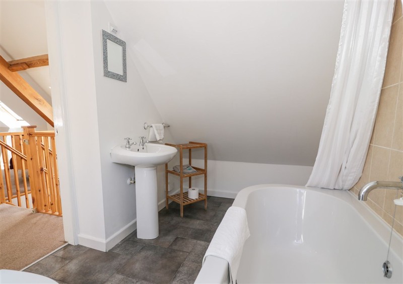 The bathroom at Woodpecker Cottage, Llangollen