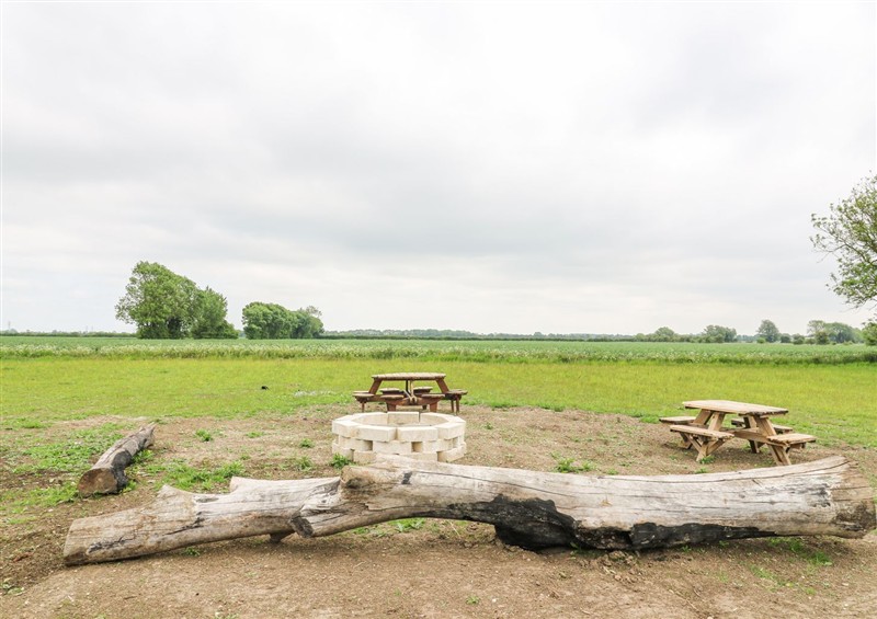 The setting around Woodpecker at Woodpecker, Lode near Bottisham