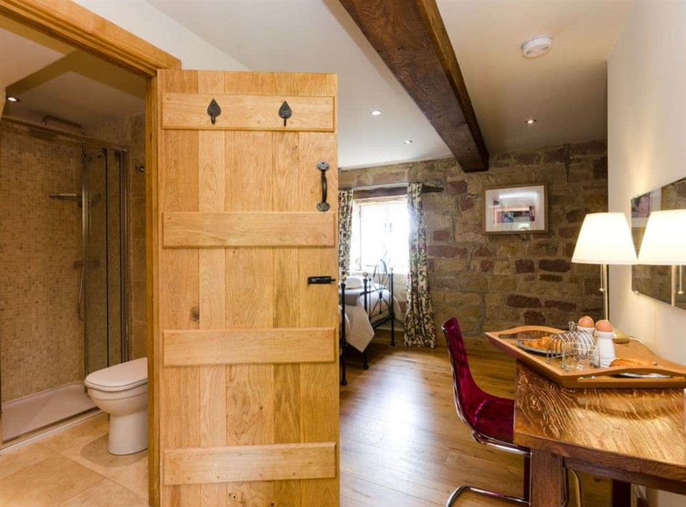 Twin bedroom with En-suite (photo 2) at Woodpecker Lodge in near Carsington, Derbyshire