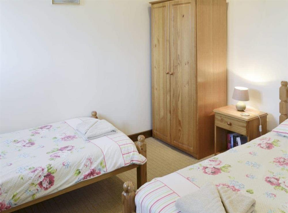Good-sized twin bedroom at Woodpecker in Shipton Gorge, Dorset