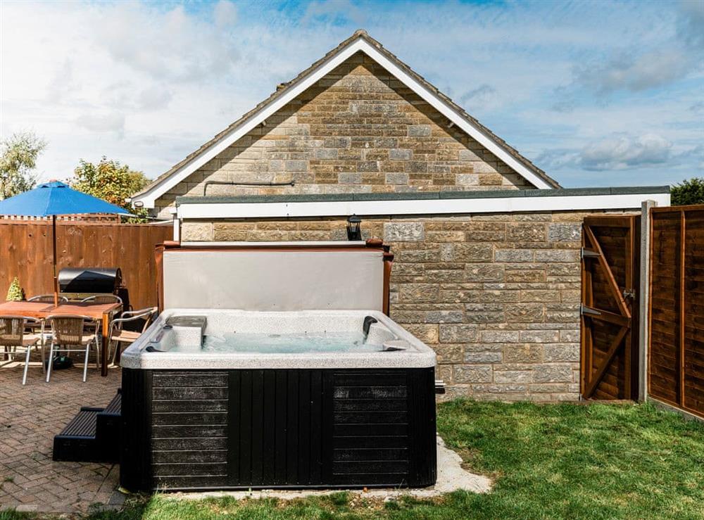 Hot tub at Woodpeckers Rest in Whitwell, near Ventnor, Isle of Wight