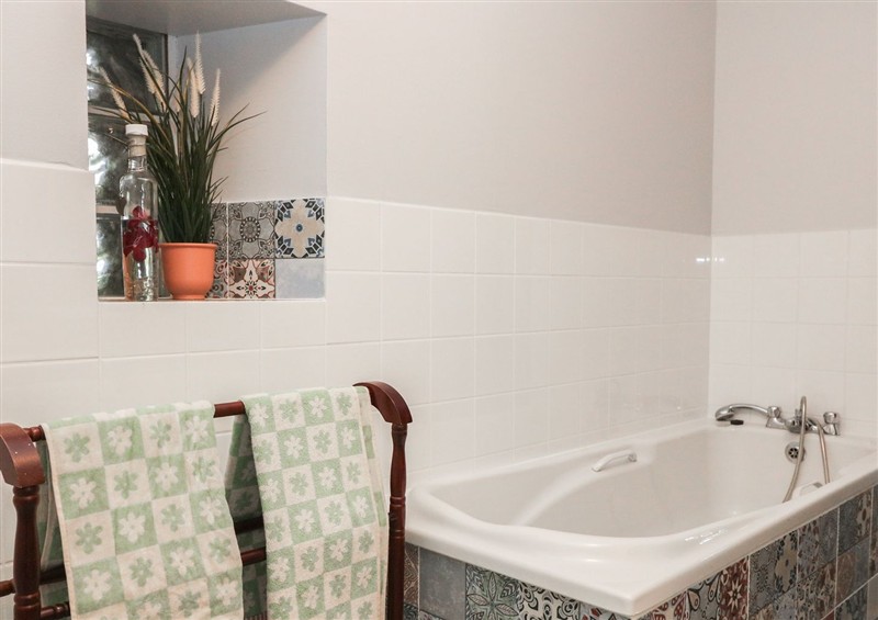 The bathroom at Woodville Lodge, Rhode