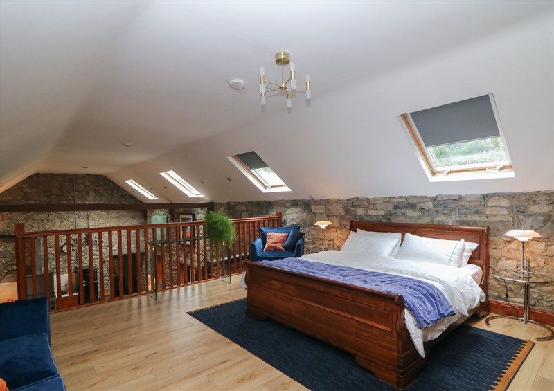 This is a bedroom (photo 2) at Woodville Lodge, Rhode
