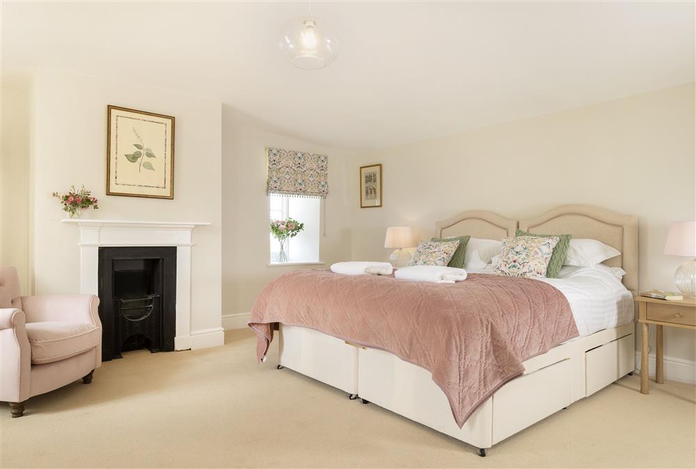 Forelle with 6’ super-king-size bed (photo 2) at Wormsley Grange and Cottage, Hereford