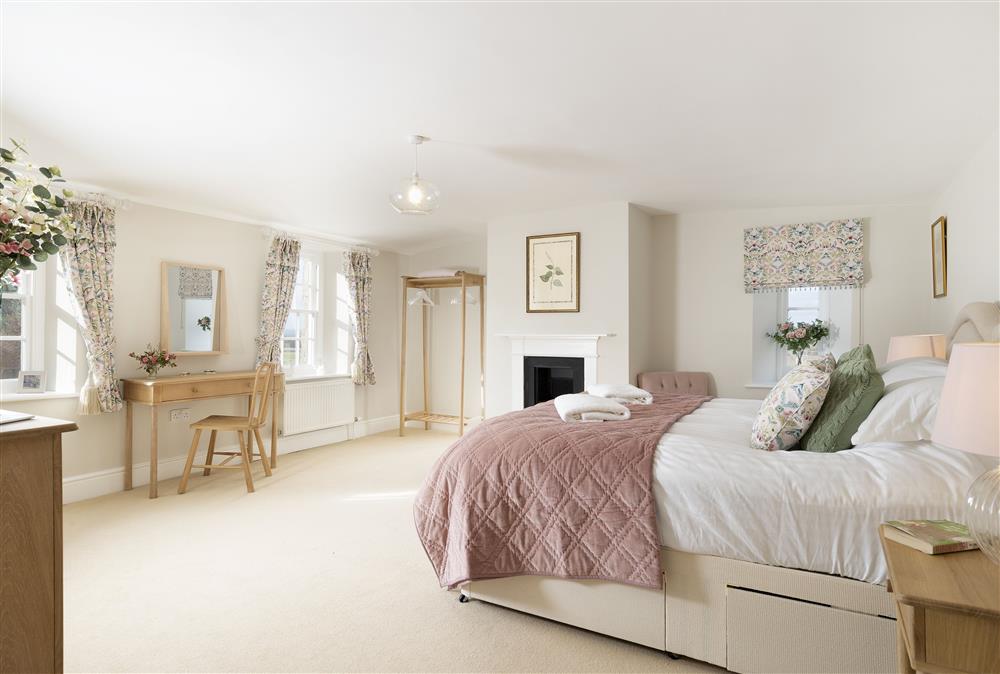 Forelle with 6’ super-king size bed at Wormsley Grange and Cottage, Hereford