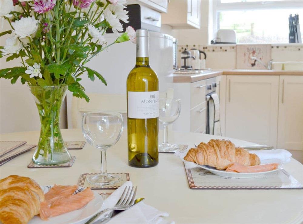 Open plan living/dining room/kitchen (photo 3) at Wren Cottage in Llandeilo, Dyfed