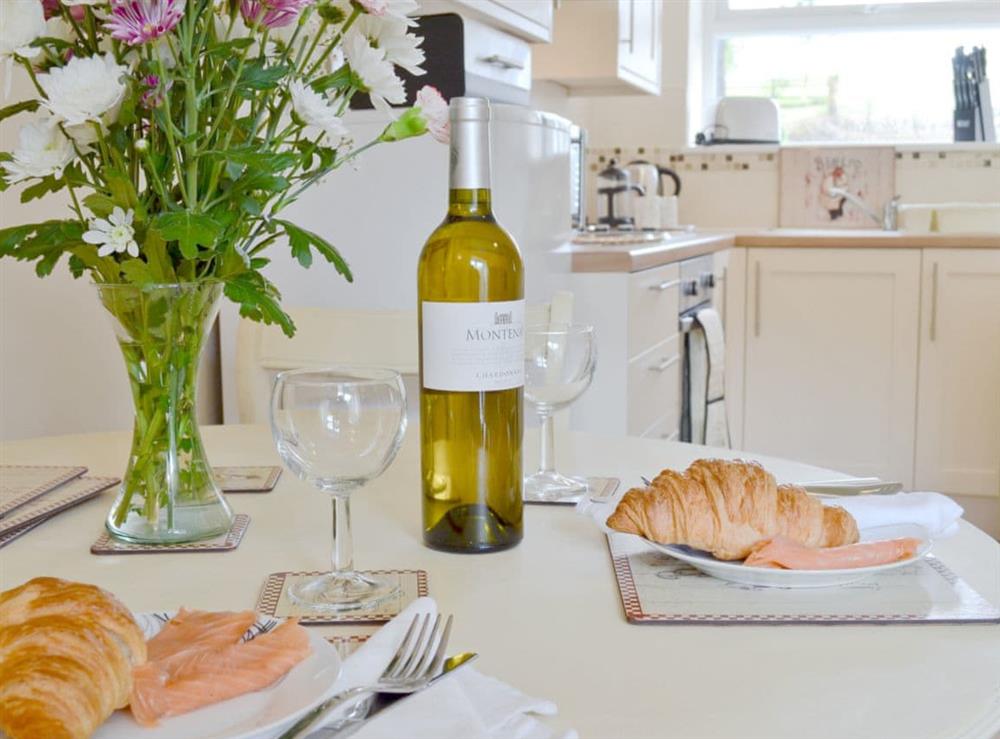 Open plan living/dining room/kitchen at Wren Cottage in Llandeilo, Dyfed