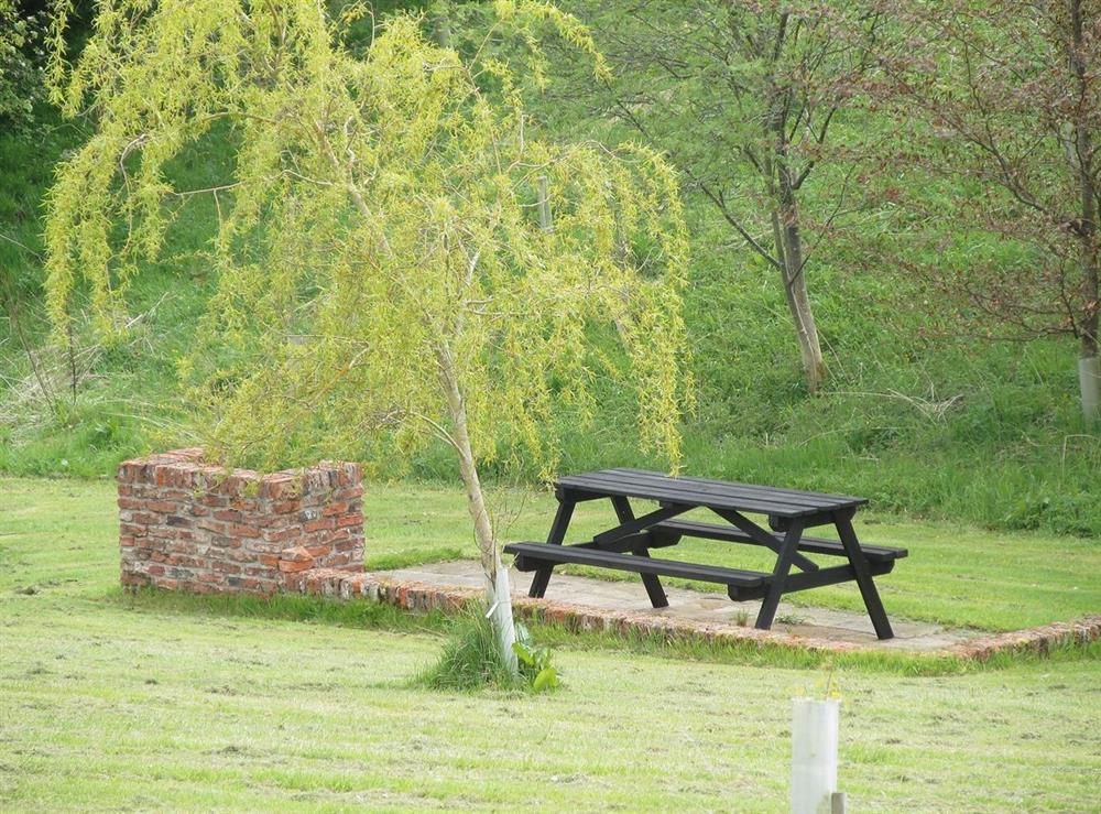 Outdoor eating area at Wren Cottage in Morpeth, Northumberland