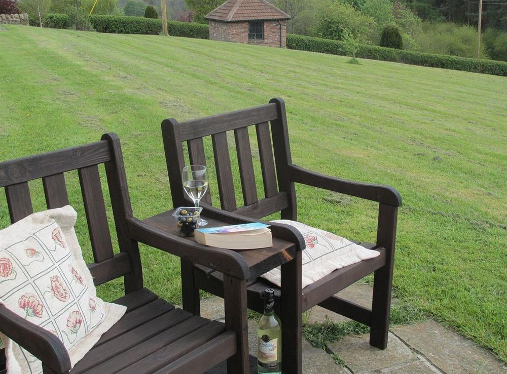 Sitting-out-area at Wren Cottage in Morpeth, Northumberland