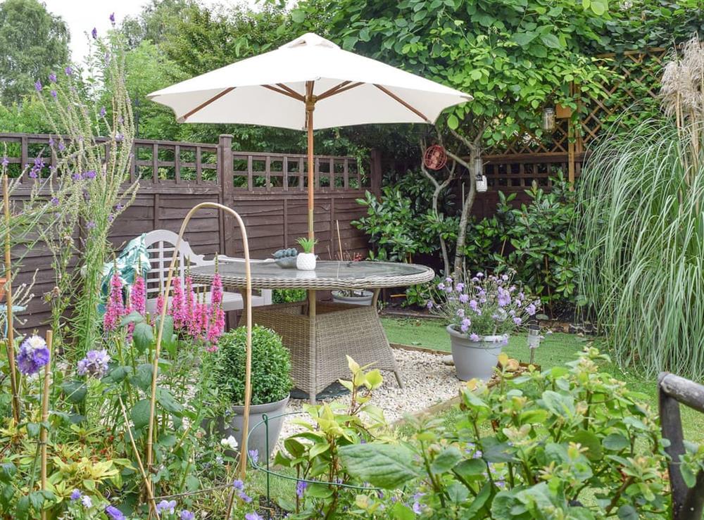 Well-maintained mature garden at Wrens Nest in Moreton-in-Marsh, Gloucestershire