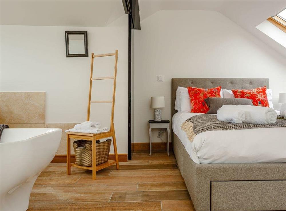 Master bedroom suite at Wrens Perch in Brixham, Devon