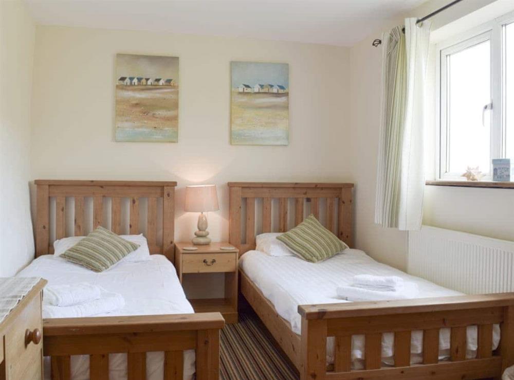 Good-sized twin bedroom at Wrth-y-Nant in Kidwelly, Dyfed