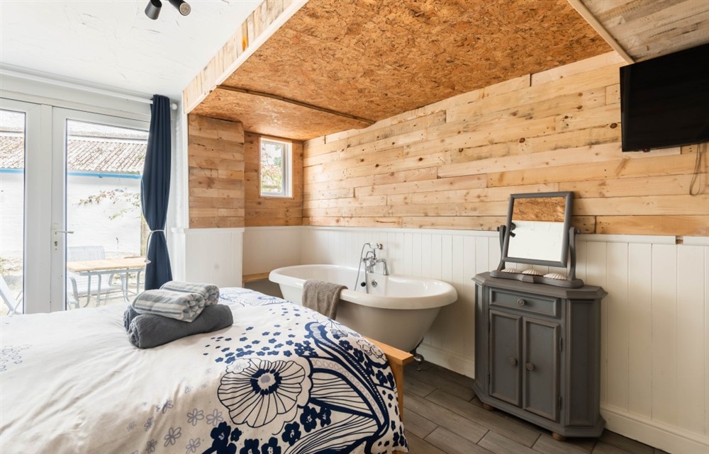This is a bedroom (photo 2) at Wy Wurrie in Polperro